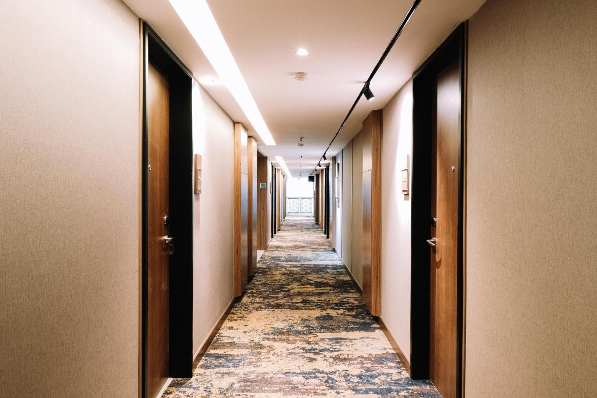 สุราบายา เอชอาร์ มูฮัมหมัด Hotel ภายนอก รูปภาพ